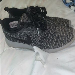 Nike Shoes - Nike Roshe Runs Nike Shoes - Nike Roshe Runs